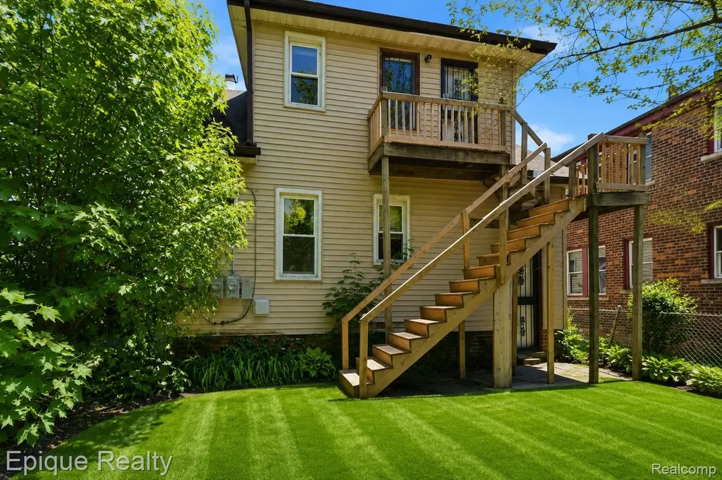 16901 Log Cabin Street Detroit City MI 48203