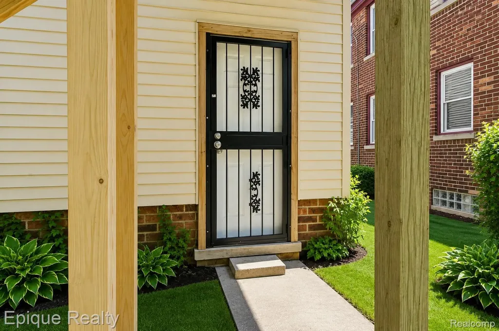 16901 Log Cabin Street Detroit City MI 48203