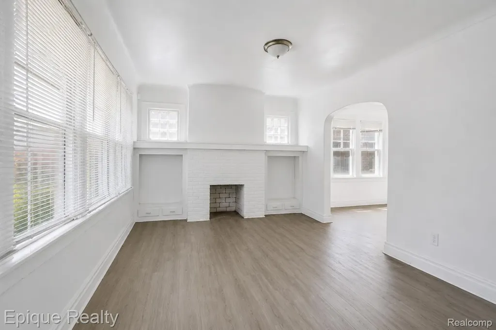 16901 Log Cabin Street Detroit City MI 48203