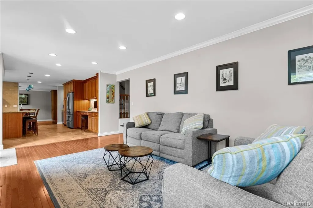 931 S Shady Hollow Circle Bloomfield Hills City MI 48304