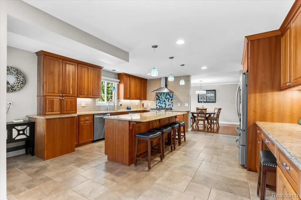 931 S Shady Hollow Circle Bloomfield Hills City MI 48304