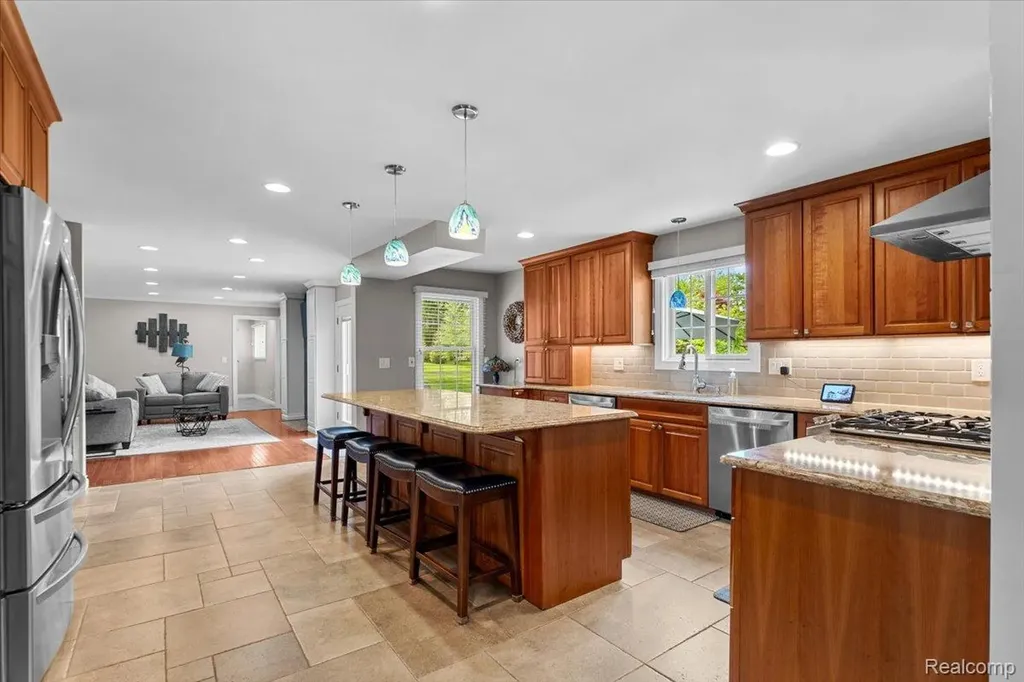 931 S Shady Hollow Circle Bloomfield Hills City MI 48304
