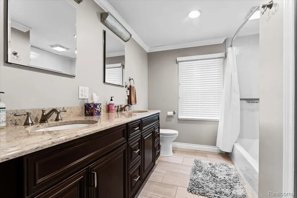931 S Shady Hollow Circle Bloomfield Hills City MI 48304