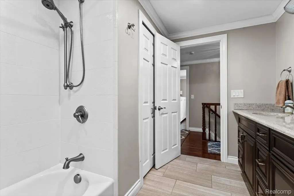 931 S Shady Hollow Circle Bloomfield Hills City MI 48304