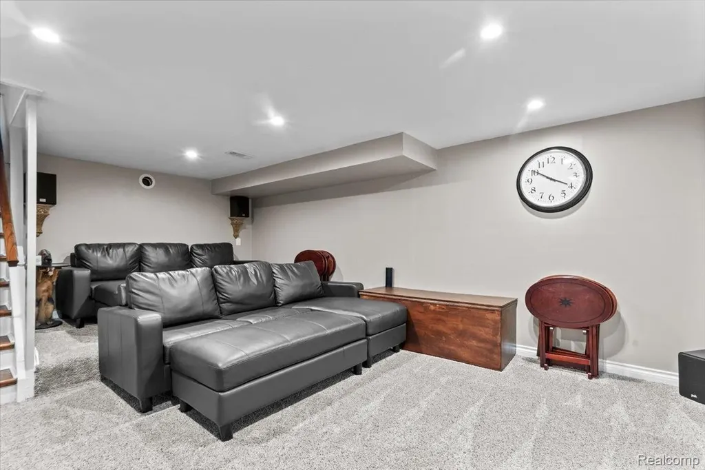 931 S Shady Hollow Circle Bloomfield Hills City MI 48304