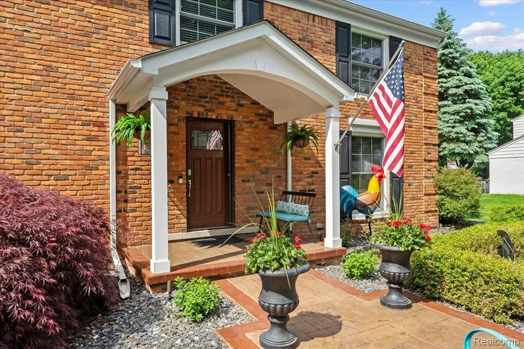931 S Shady Hollow Circle Bloomfield Hills City MI 48304