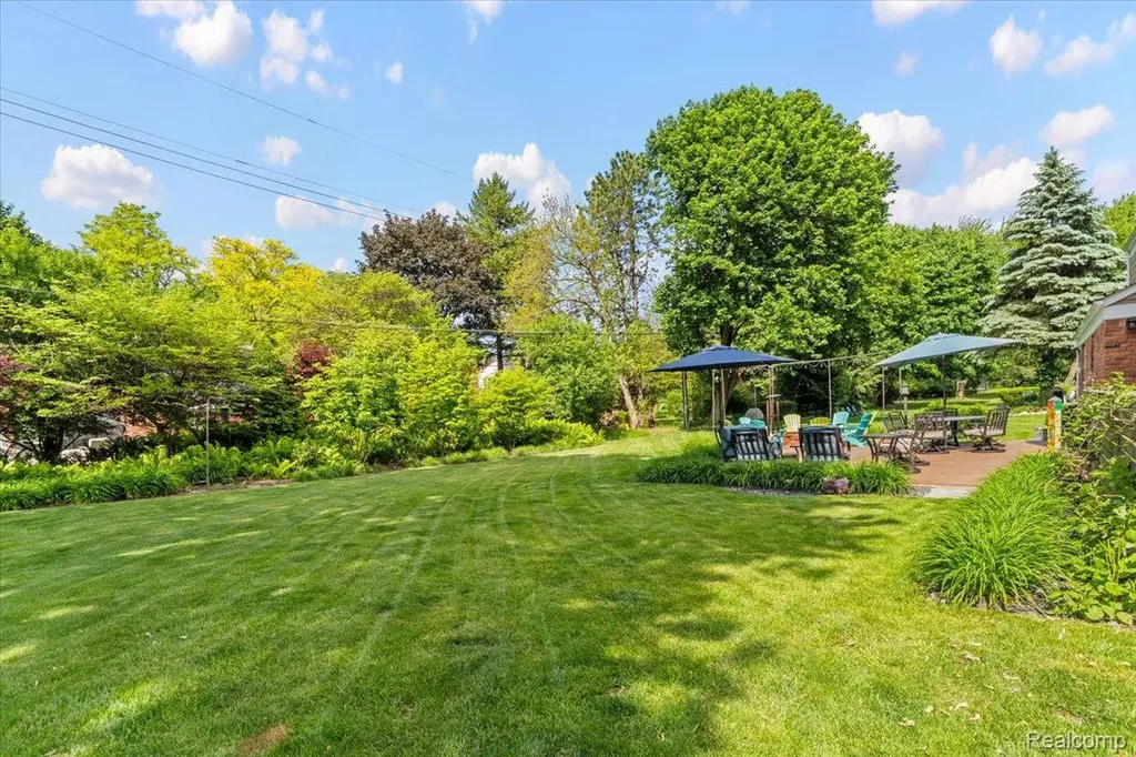 931 S Shady Hollow Circle Bloomfield Hills City MI 48304