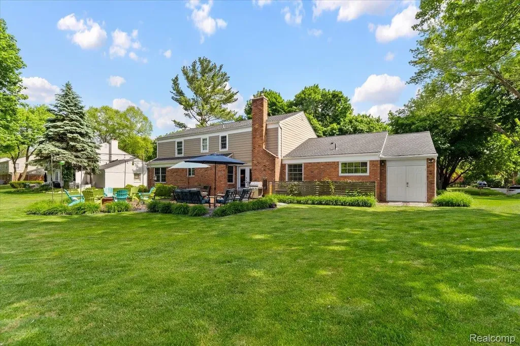 931 S Shady Hollow Circle Bloomfield Hills City MI 48304