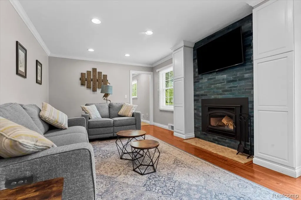 931 S Shady Hollow Circle Bloomfield Hills City MI 48304