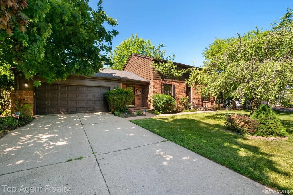 6525 Little Turkey Run Shelby Charter Township MI 48317