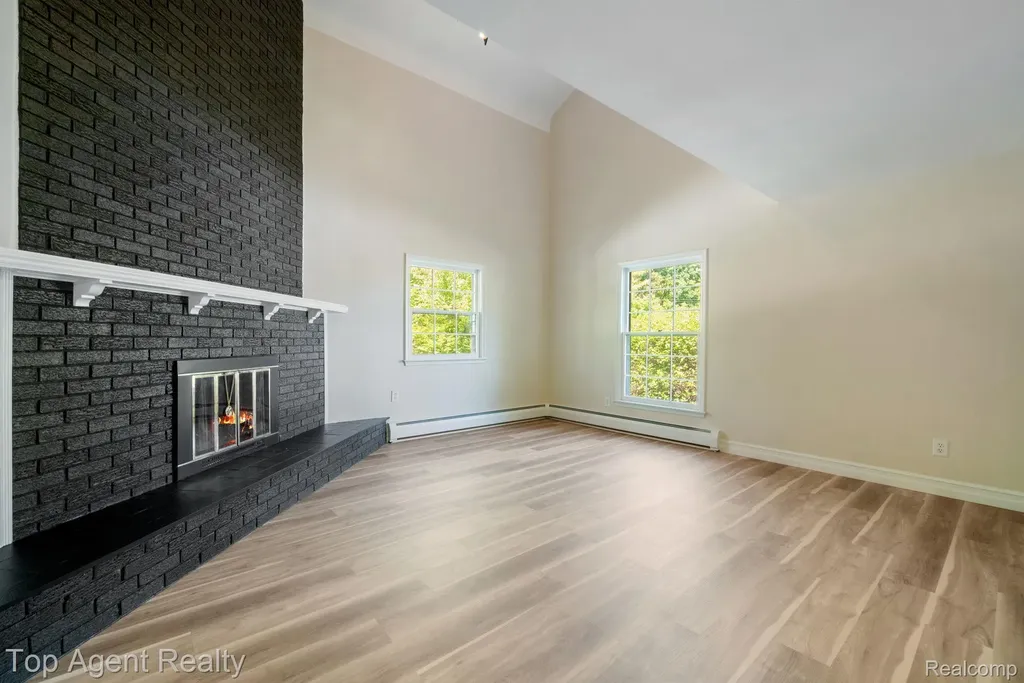 6525 Little Turkey Run Shelby Charter Township MI 48317
