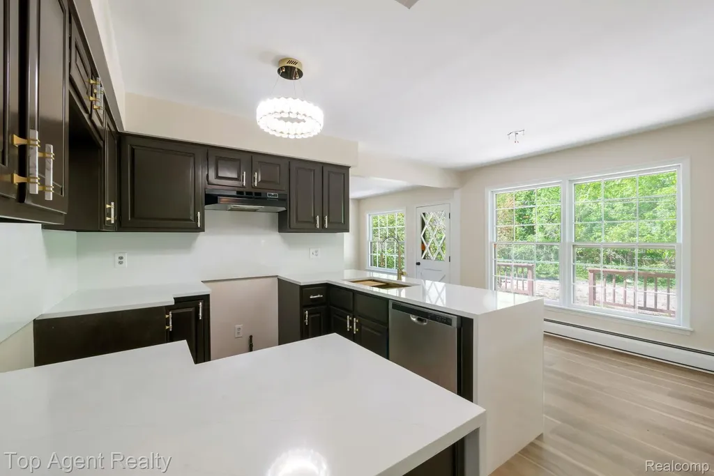 6525 Little Turkey Run Shelby Charter Township MI 48317