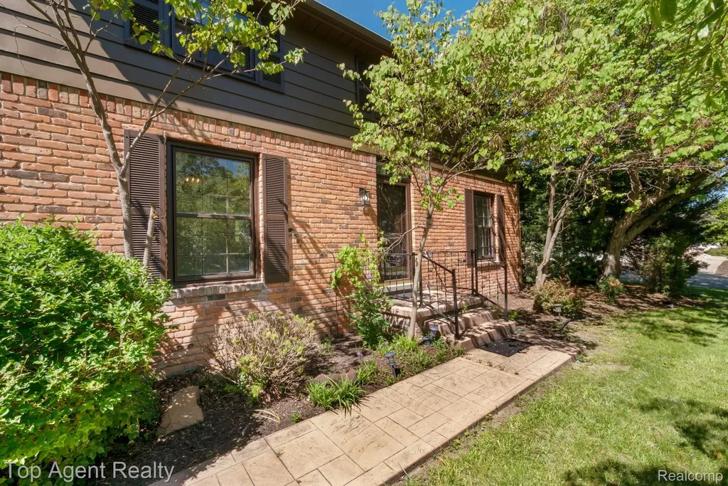 6525 Little Turkey Run Shelby Charter Township MI 48317