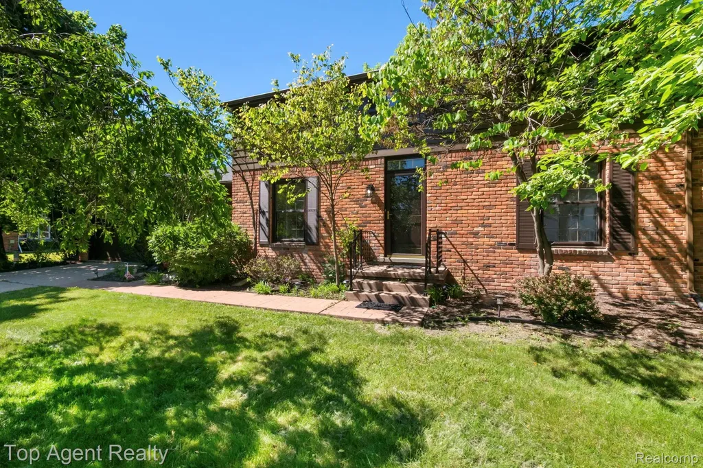 6525 Little Turkey Run Shelby Charter Township MI 48317