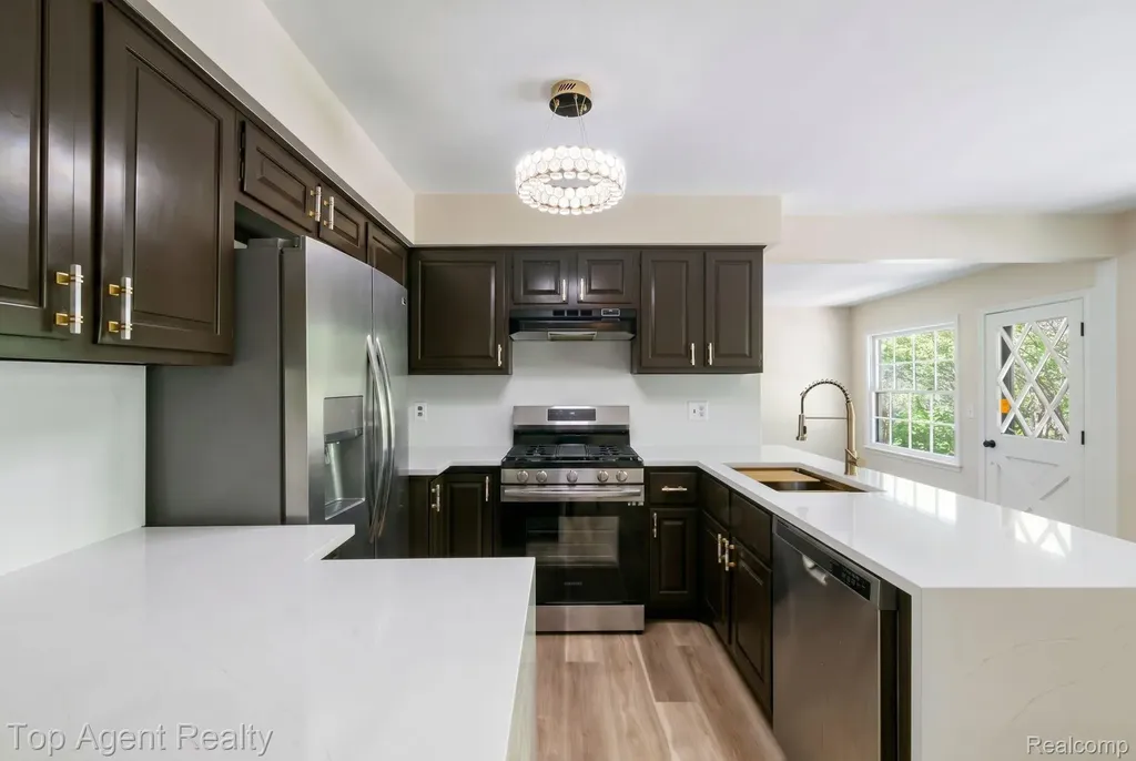 6525 Little Turkey Run Shelby Charter Township MI 48317