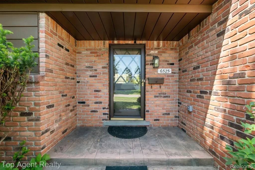 6525 Little Turkey Run Shelby Charter Township MI 48317