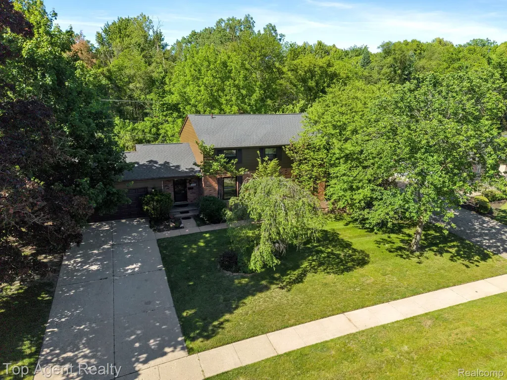 6525 Little Turkey Run Shelby Charter Township MI 48317