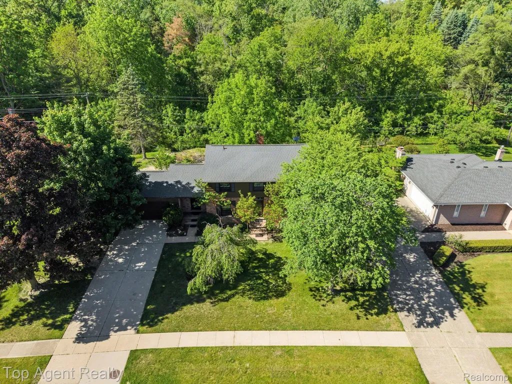 6525 Little Turkey Run Shelby Charter Township MI 48317