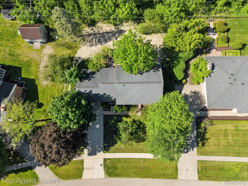 6525 Little Turkey Run Shelby Charter Township MI 48317