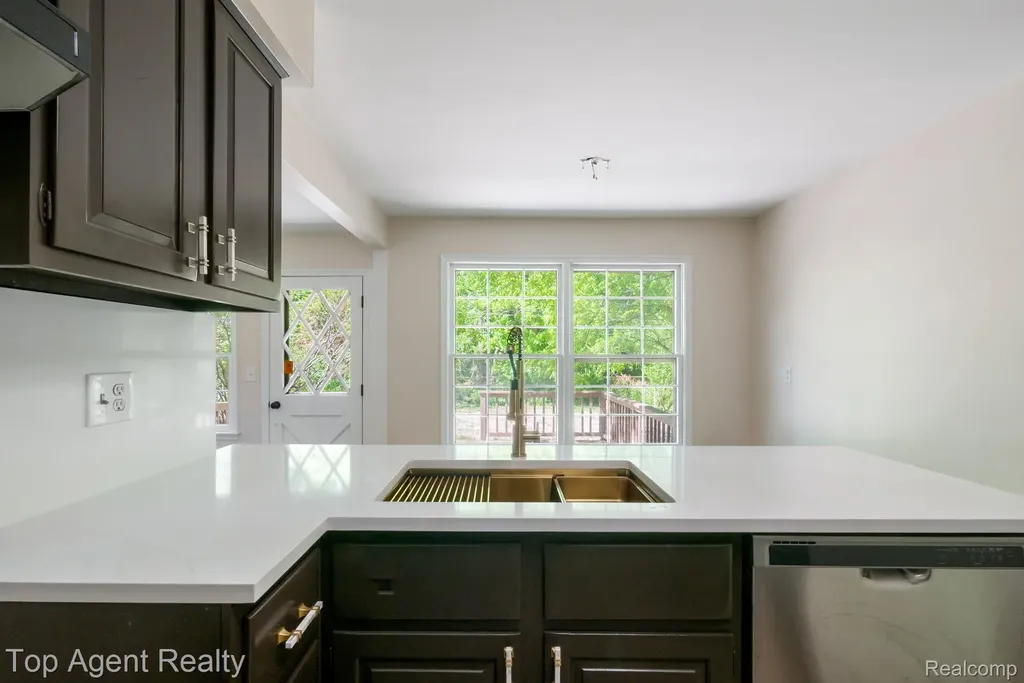 6525 Little Turkey Run Shelby Charter Township MI 48317