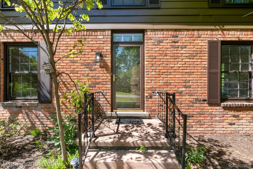 6525 Little Turkey Run Shelby Charter Township MI 48317