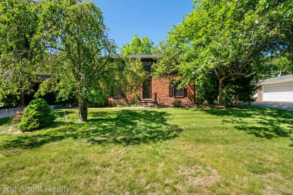 6525 Little Turkey Run Shelby Charter Township MI 48317