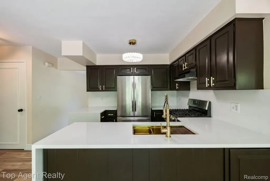 6525 Little Turkey Run Shelby Charter Township MI 48317