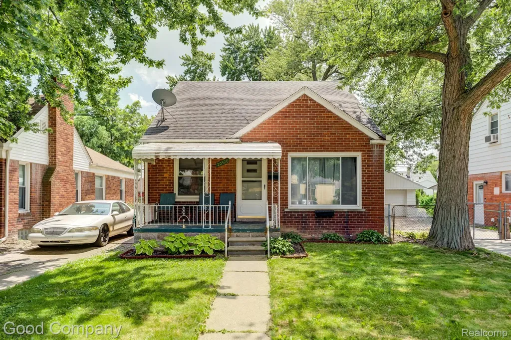 20420 Roscommon Street Harper Woods City MI 48225