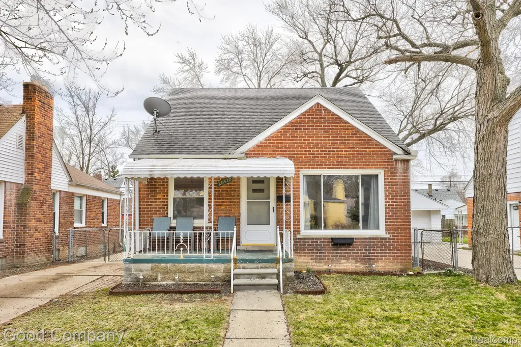 20420 Roscommon Street Harper Woods City MI 48225