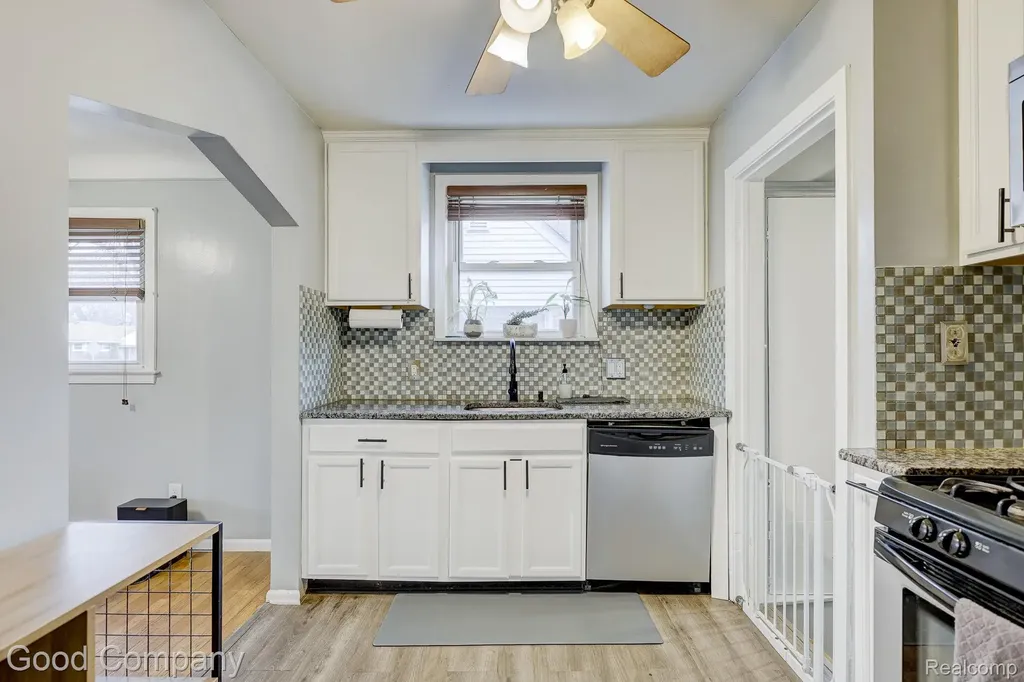 20420 Roscommon Street Harper Woods City MI 48225