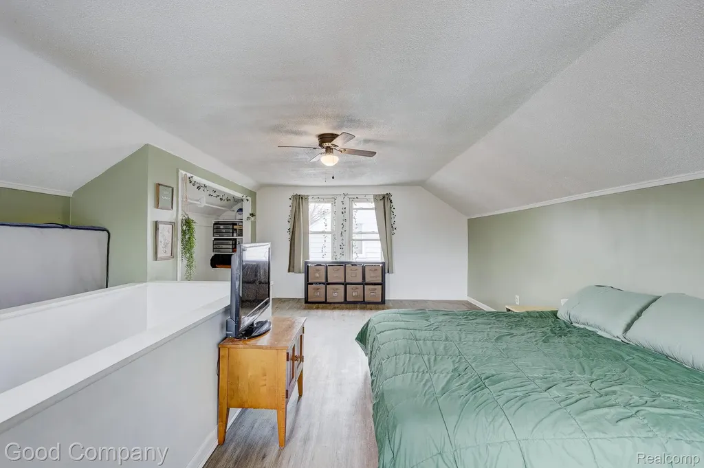 20420 Roscommon Street Harper Woods City MI 48225