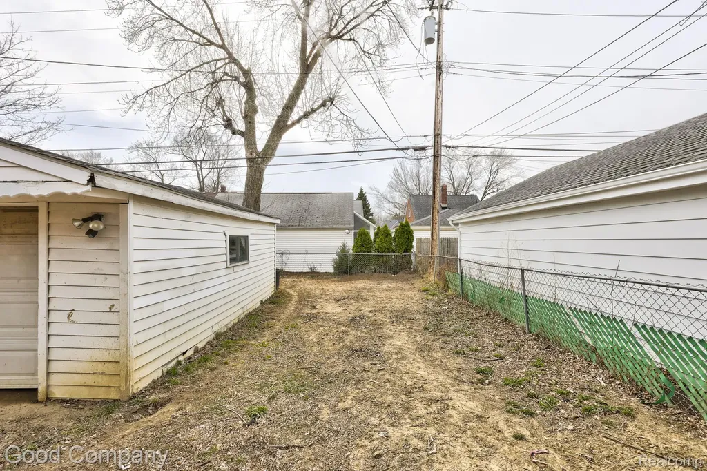 20420 Roscommon Street Harper Woods City MI 48225