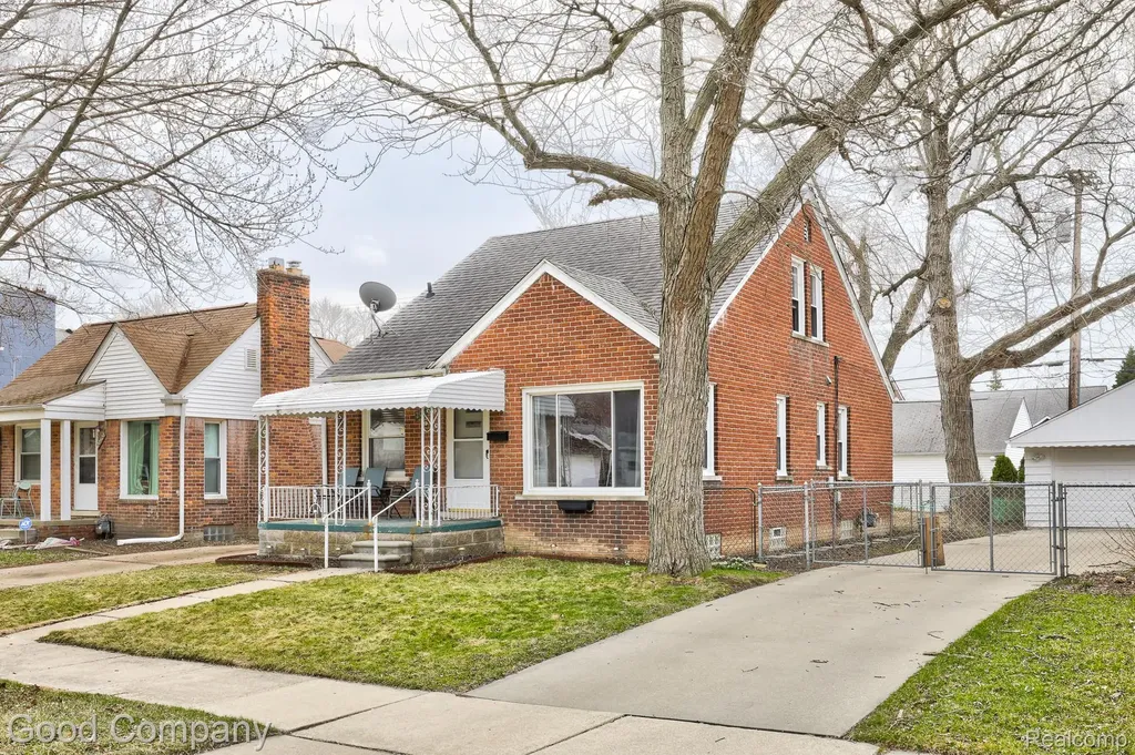 20420 Roscommon Street Harper Woods City MI 48225