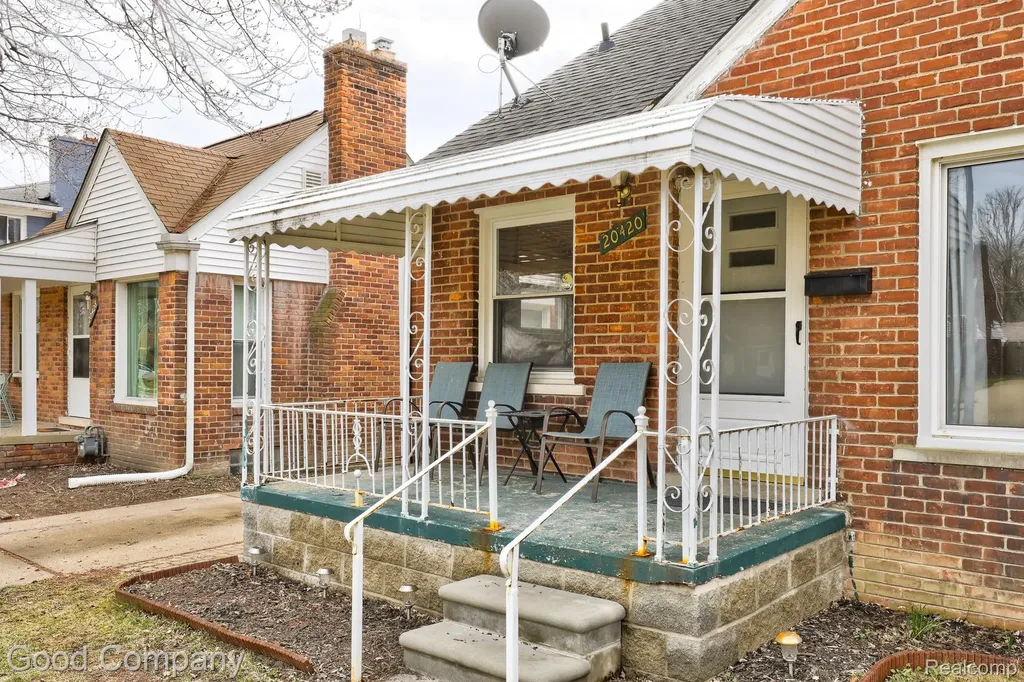 20420 Roscommon Street Harper Woods City MI 48225