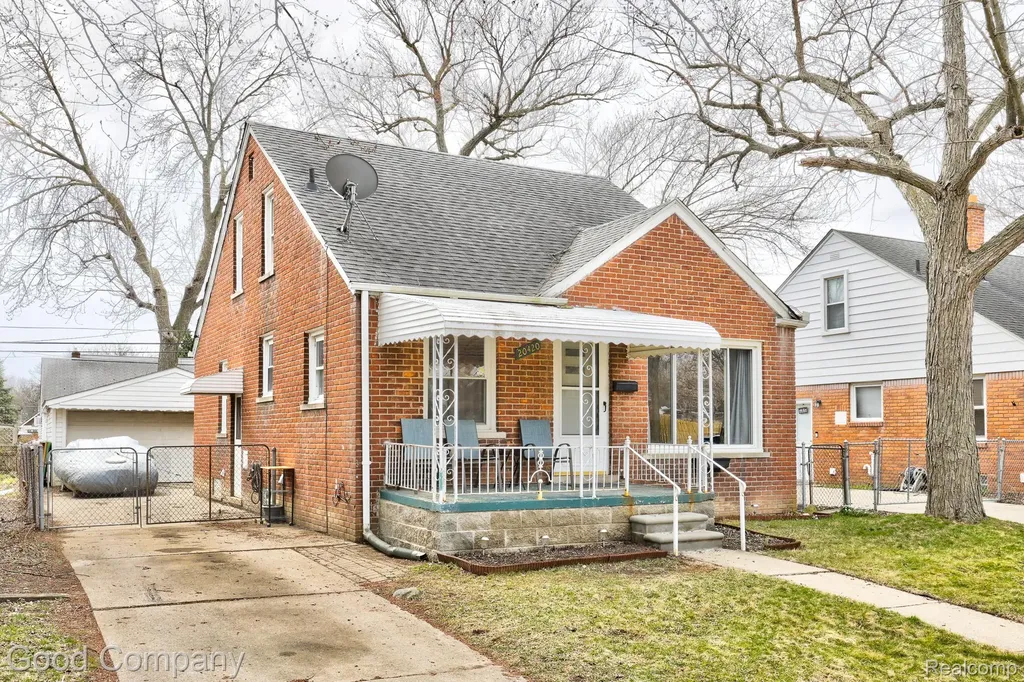20420 Roscommon Street Harper Woods City MI 48225
