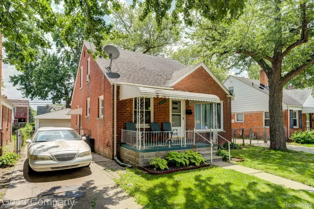 20420 Roscommon Street Harper Woods City MI 48225