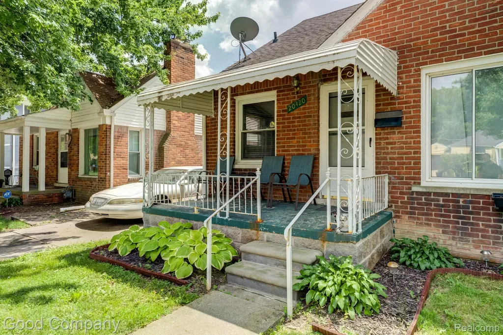 20420 Roscommon Street Harper Woods City MI 48225