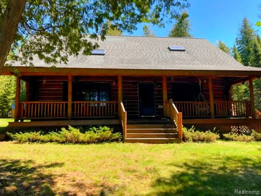 2995 S Lakeshore Drive Bois Blanc Township MI 49775