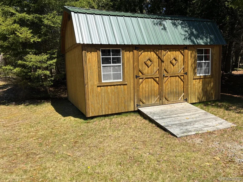 2995 S Lakeshore Drive Bois Blanc Township MI 49775