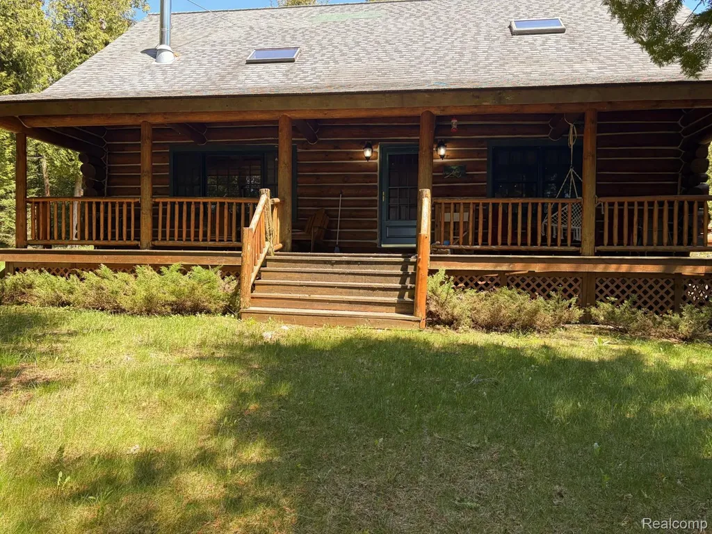2995 S Lakeshore Drive Bois Blanc Township MI 49775