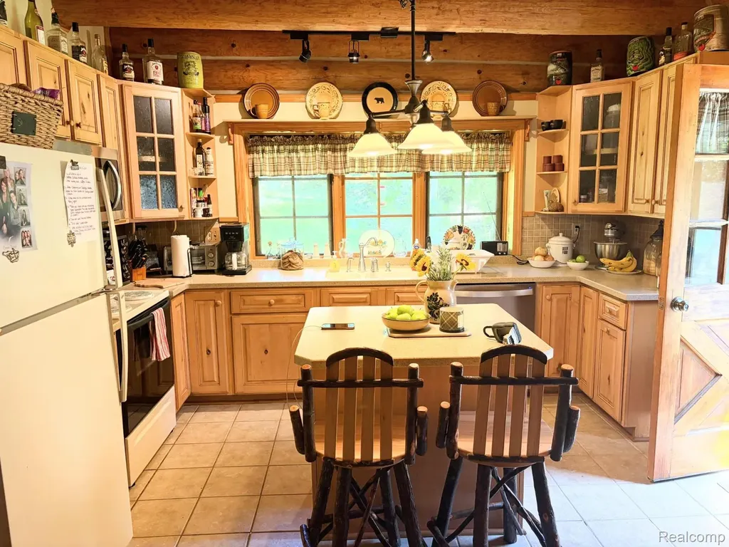 2995 S Lakeshore Drive Bois Blanc Township MI 49775