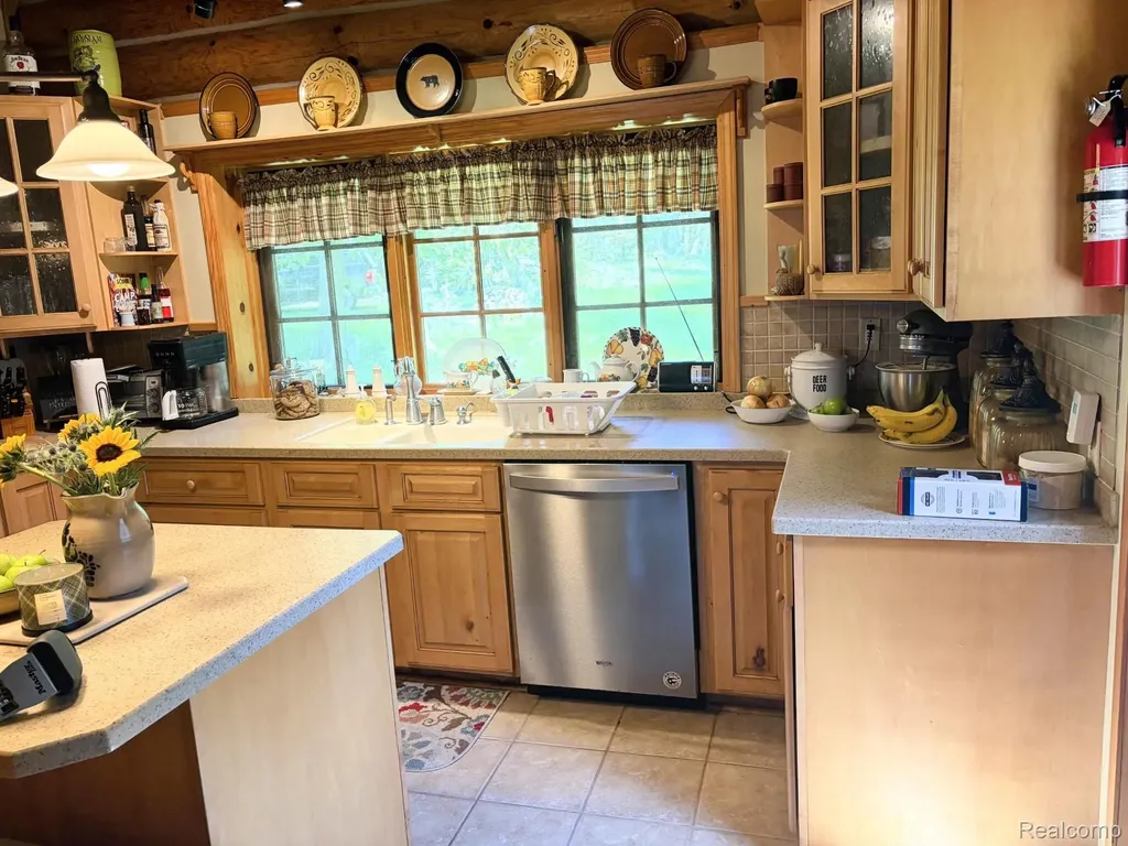 2995 S Lakeshore Drive Bois Blanc Township MI 49775