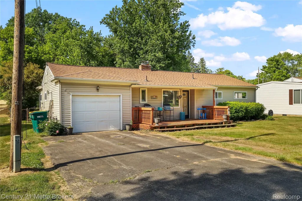1319 Coutant Street Flushing City MI 48433
