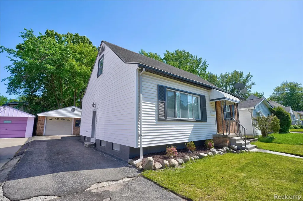 2817 Yale Street Flint City MI 48503