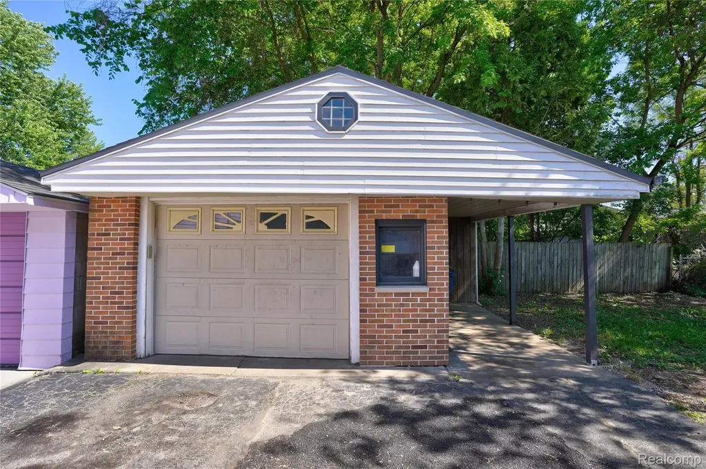 2817 Yale Street Flint City MI 48503