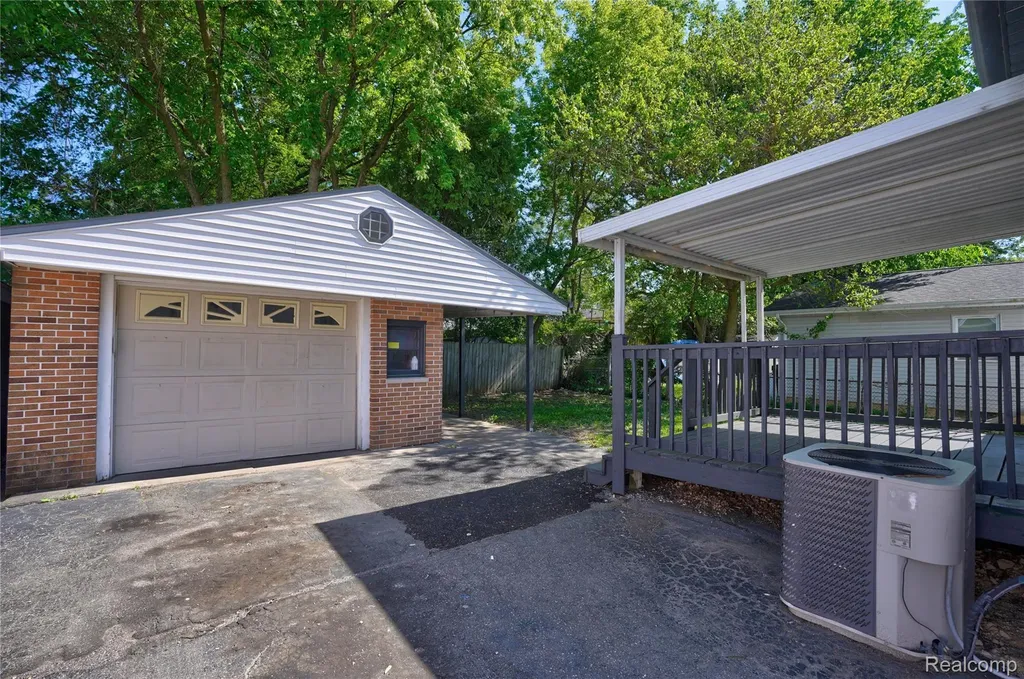 2817 Yale Street Flint City MI 48503