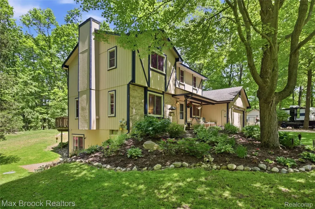 4457 Fettig Trail White Lake Charter Township MI 48383