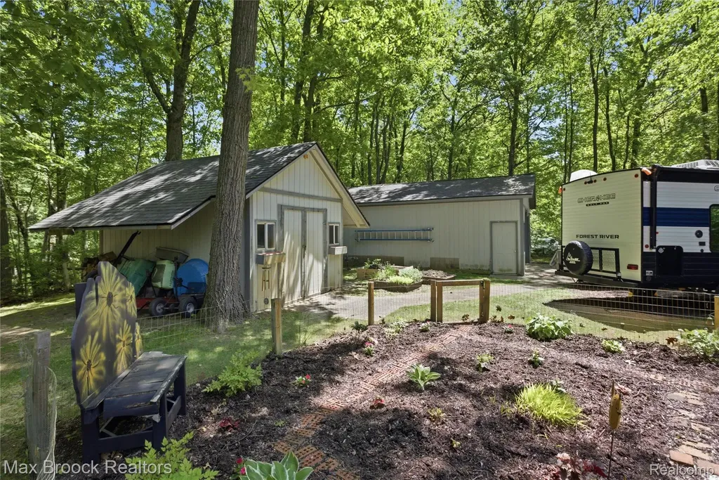 4457 Fettig Trail White Lake Charter Township MI 48383