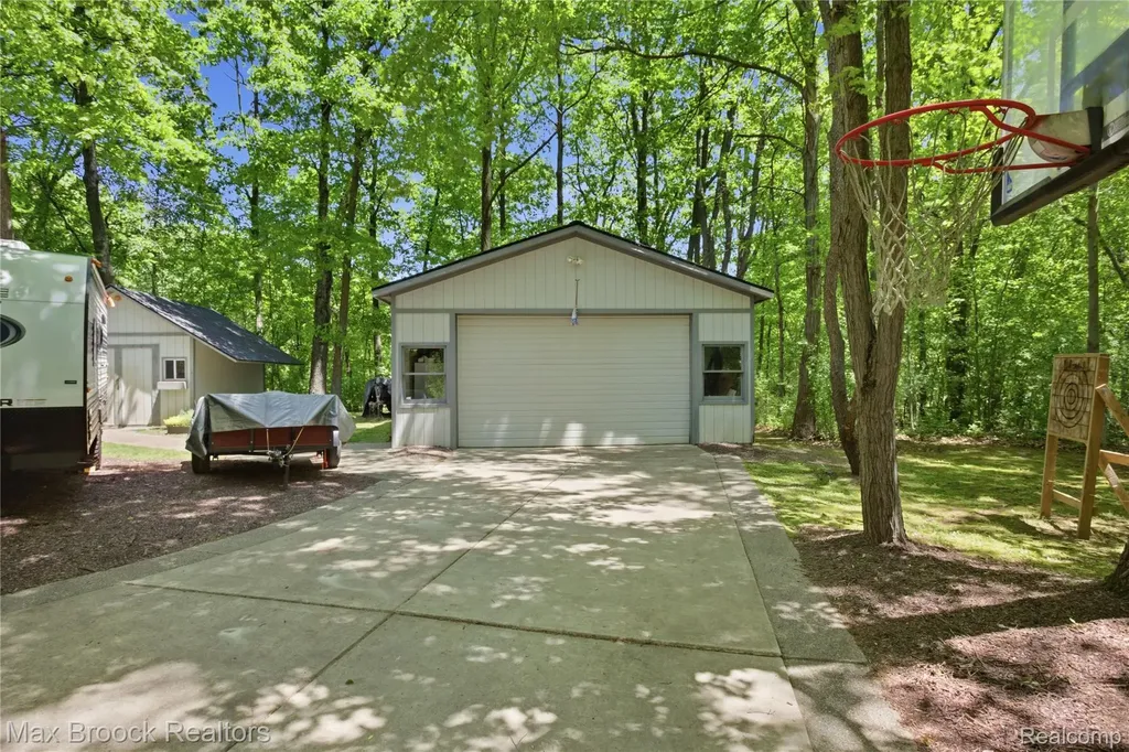 4457 Fettig Trail White Lake Charter Township MI 48383