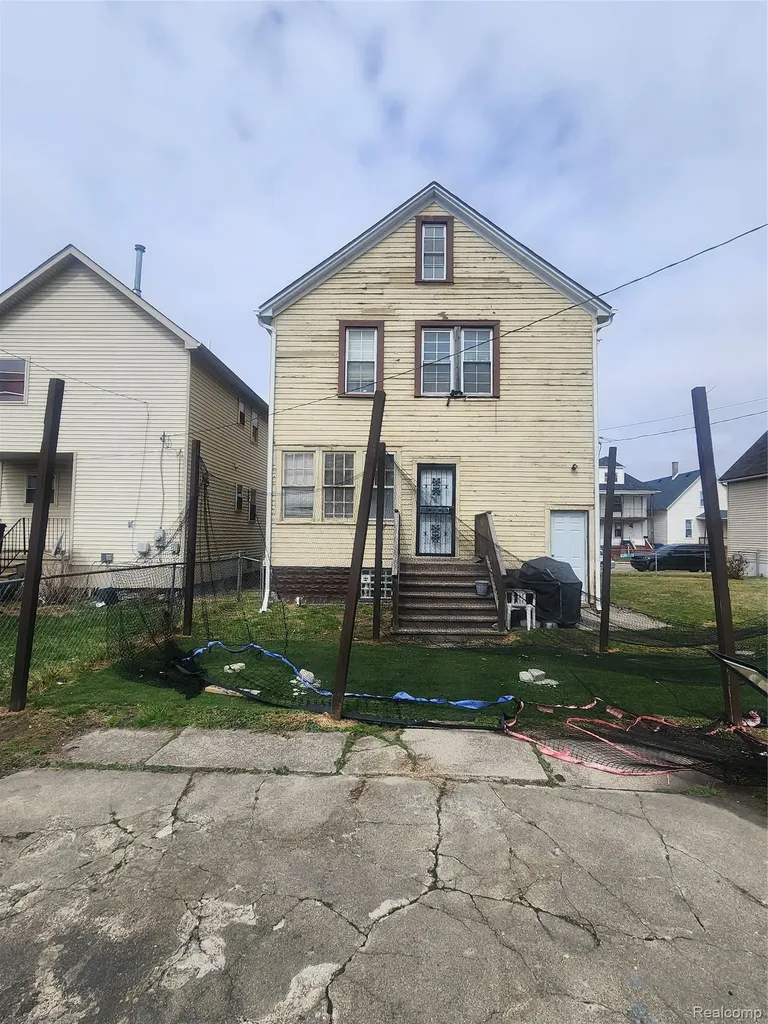 2400 Danforth Street Hamtramck City MI 48212